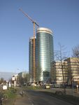 905204 Gezicht op de in aanbouw zijnde nieuwe kantoortoren van het Hoofdkantoor Rabobank Nederland (Croeselaan 18) te ...